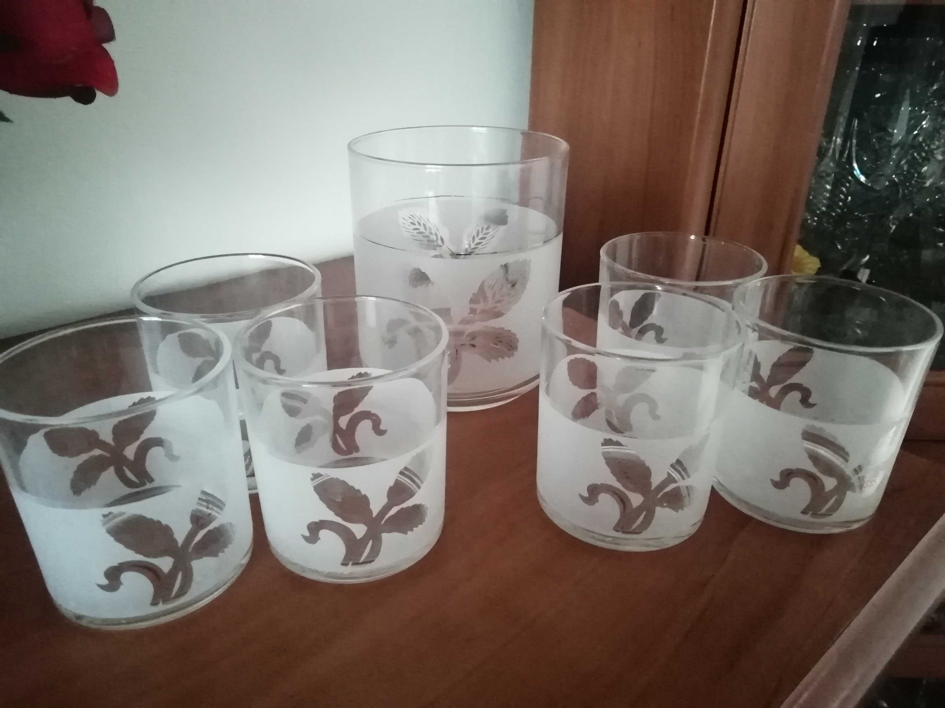 Szklanki do whisky z pojemnikiem na lód