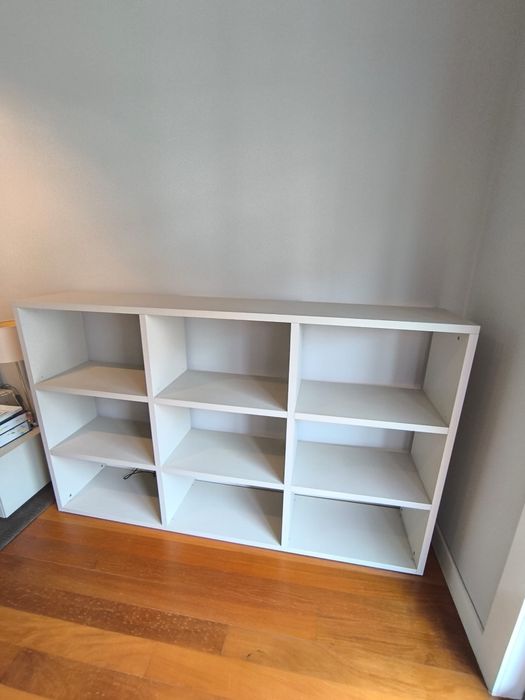 Estante com divisao em cubos da VM