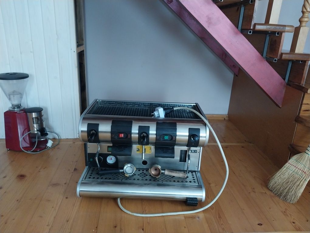 Професійна кавова машина La San Marco