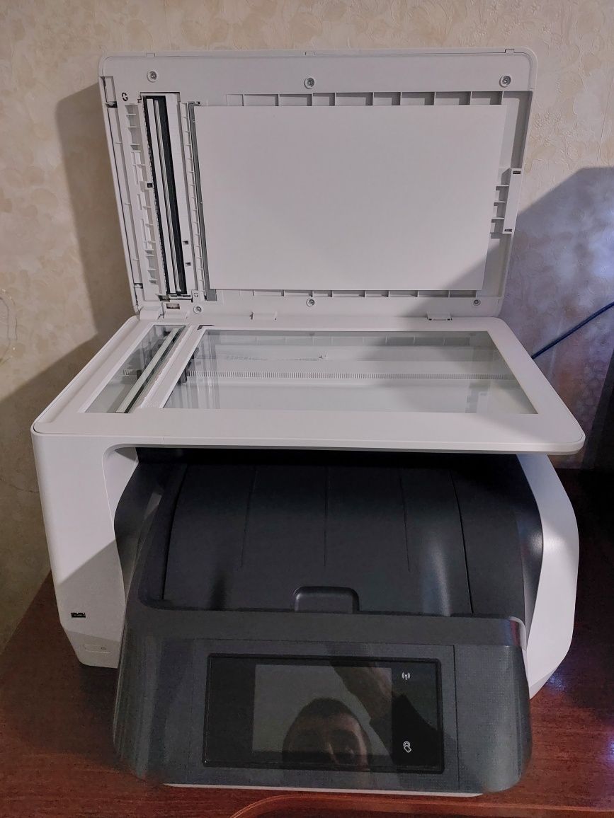 Срочно продам Багатофункціональний принтер HP OfficeJet Pro 8730 Wi-Fi