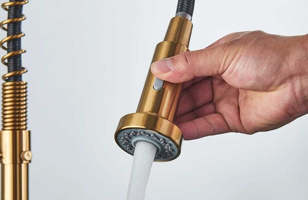 Złota bateria kuchenna z elastyczną wyciąganą wylewką ZESTAW MONTAŻOWY