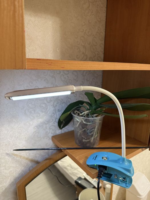 Лампа настільна на прищіпці YJ-5868