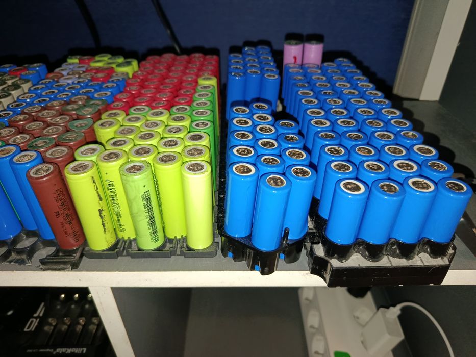 Продаю елементи живлення 18650 різних ємностей для повербанків,LiFePo4