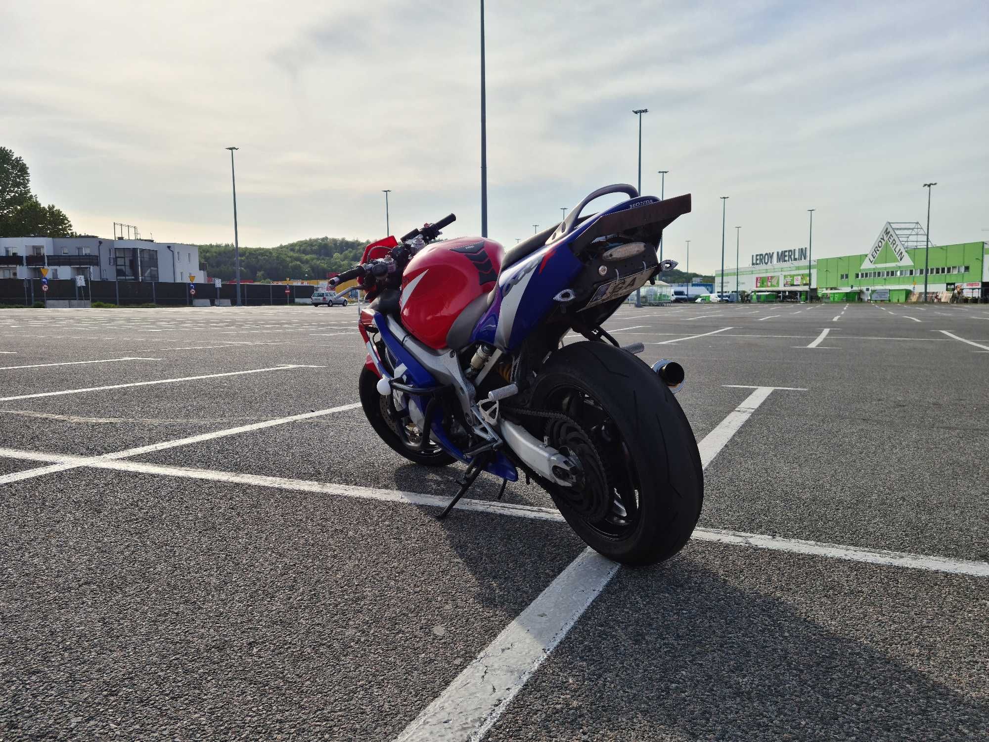 Honda CBR 600 F4i PC35 stunt