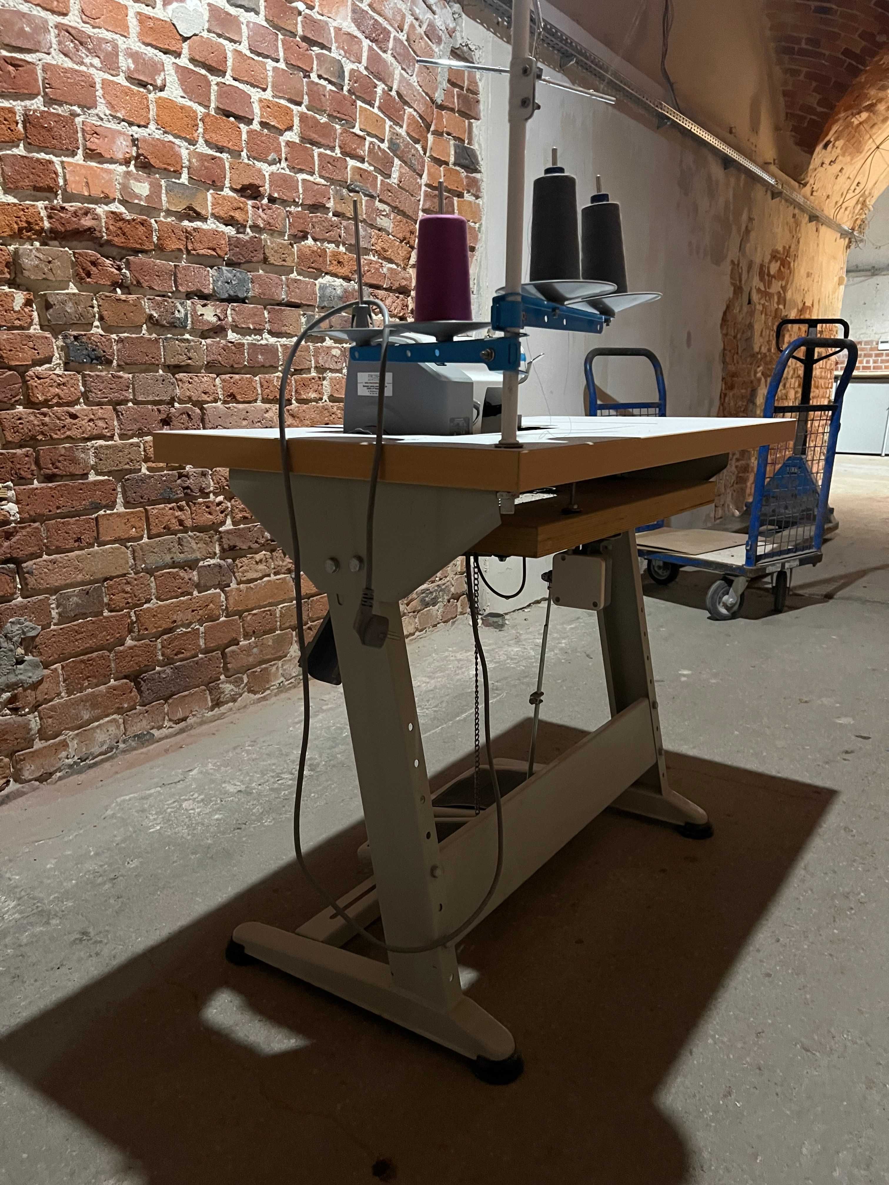 Profesjonalny, szwalniczy owerlok overlock 4-nitkowy Jack E4S-4 2 igły