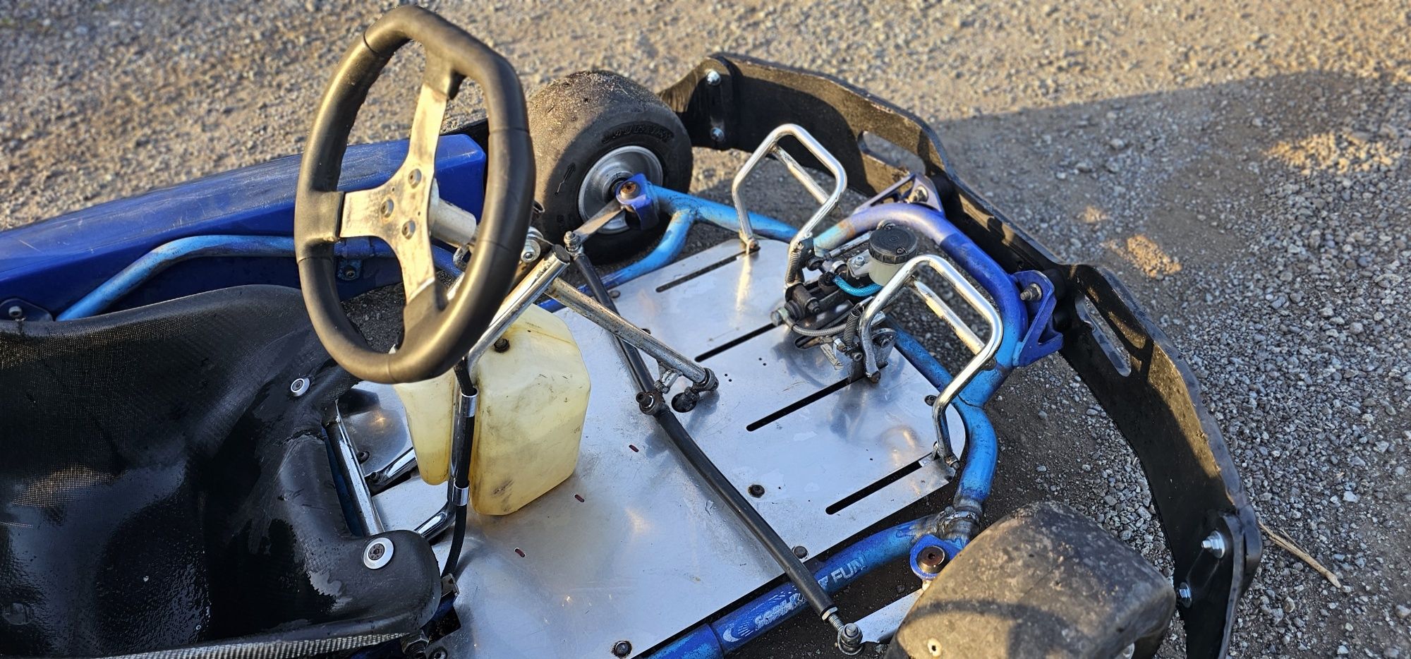 Gokart spalinowy silnik honda gx120cc
Silnik Hondy GX120cc
Siedzenie r