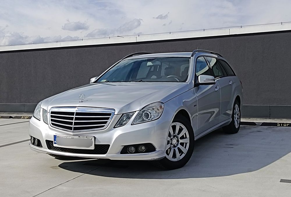 Mercedes E200 W212 Elegance , Automat, Navi, Hak