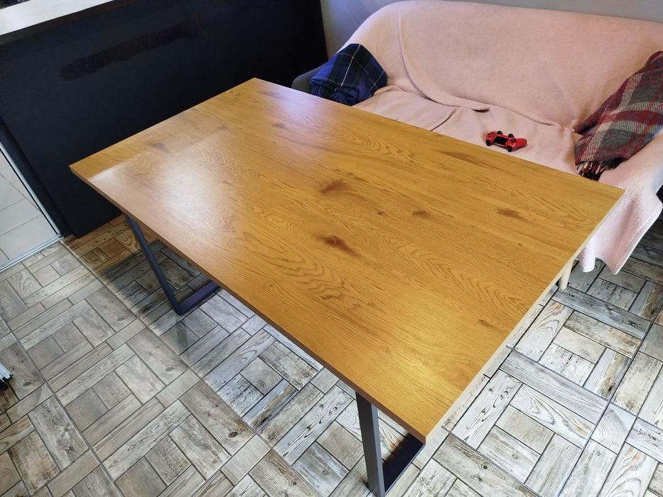 Дерев'яний стіл з металевими ніжками. Самовивіз