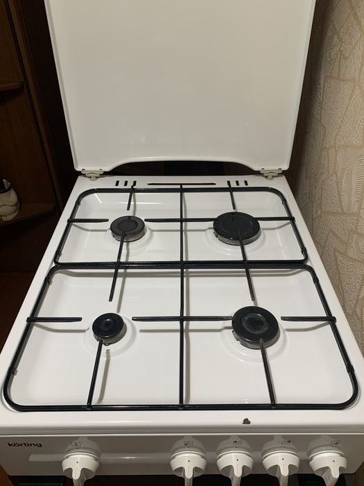 Продам газову плиту Korting