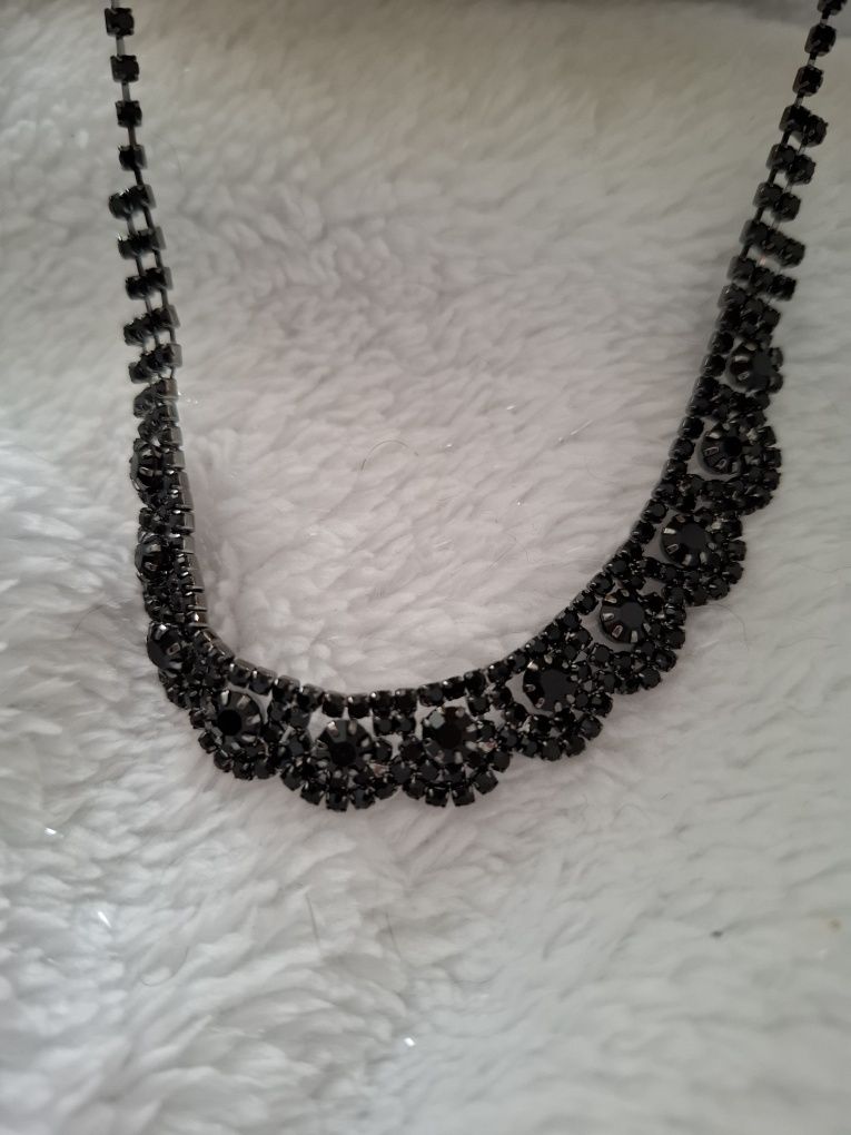 Conjunto colar / fio e brincos preto