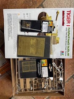 RMF Sd. Kfz.181 TIGER I wraz z dodatkami