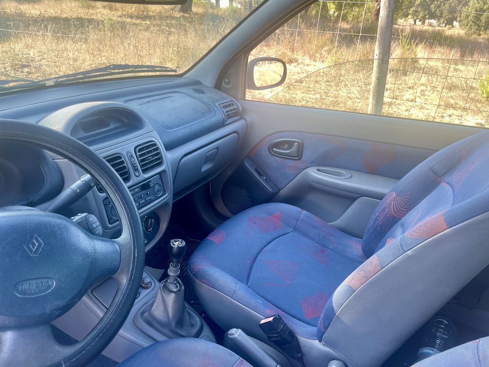 Renault Clio 1.9 d ano 2000