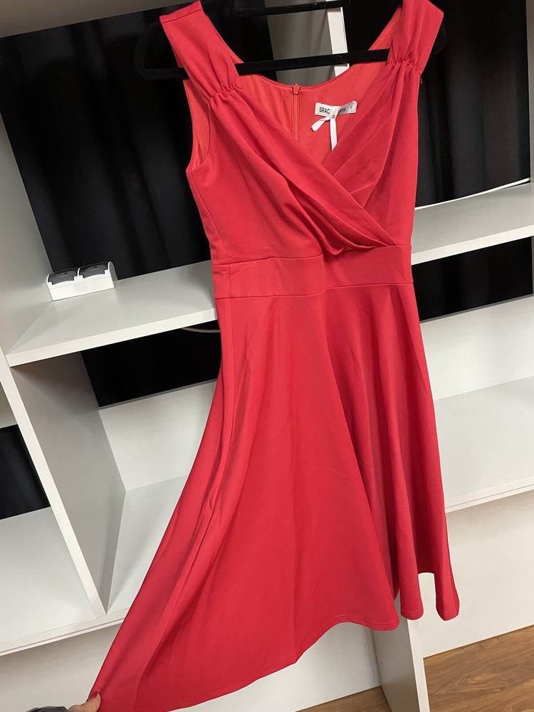 Sukienka rozkloszowana czerwona xS grace karin