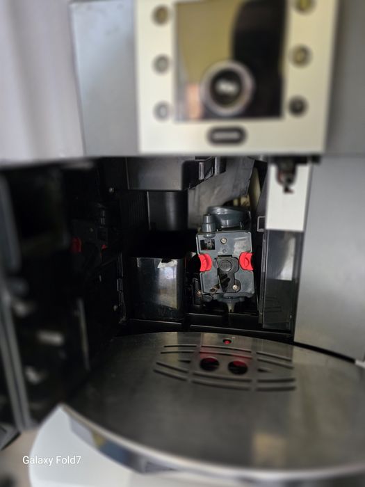 Кавомашина Delonghi Fust + молочник 23рік