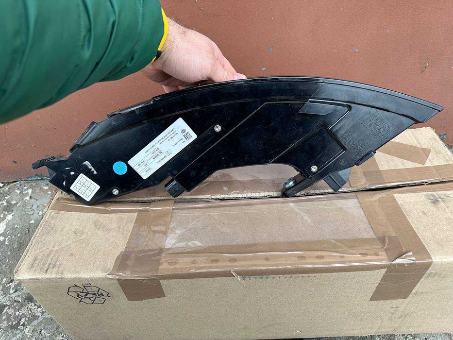 задний левый фонарь Porsche Taycan 9J1.945.207 битый