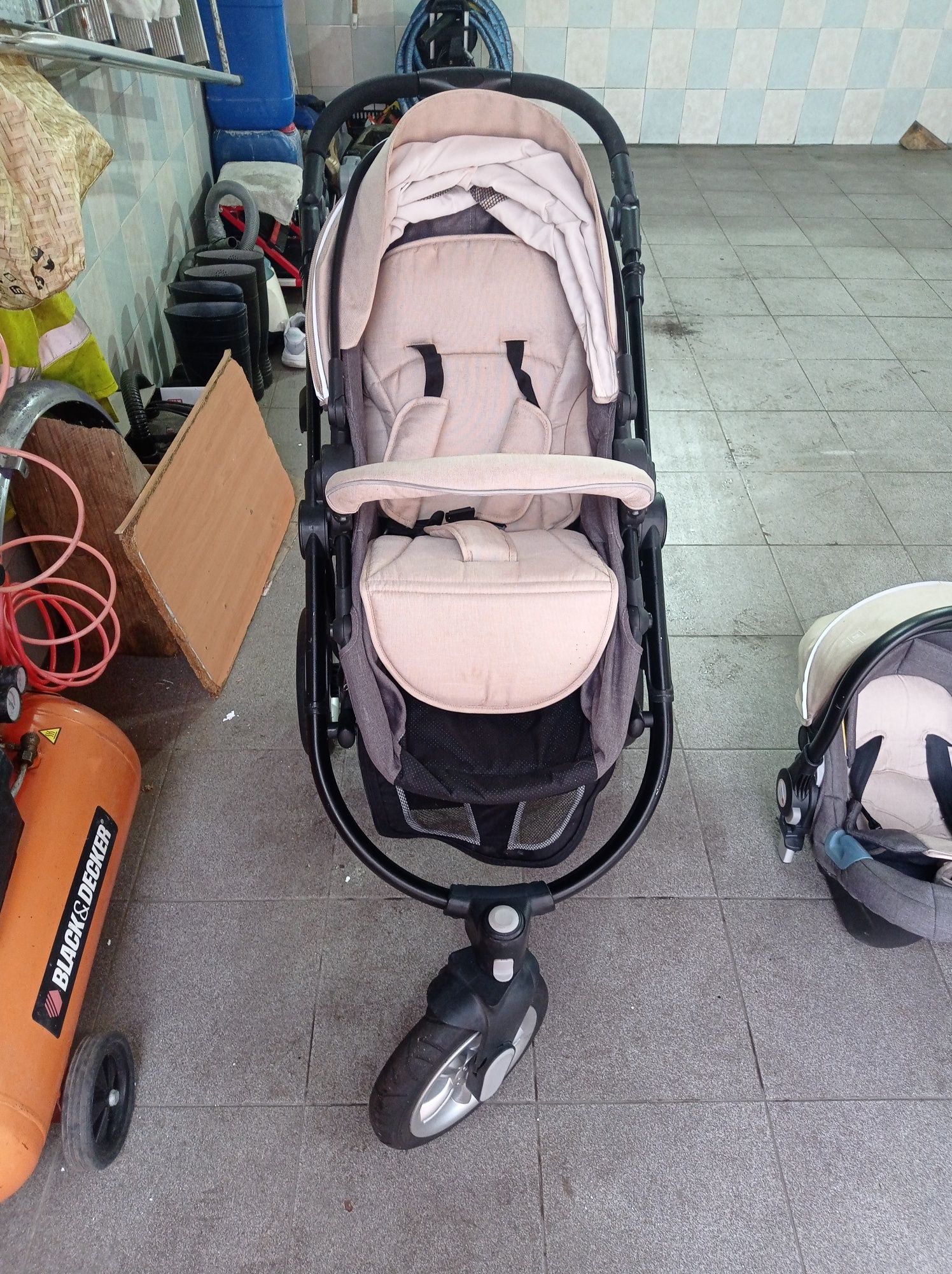 Carrinho bebé Zippy com isofix