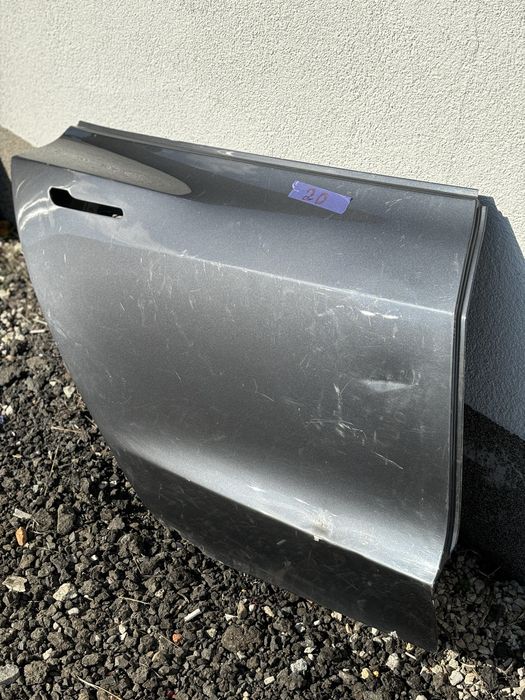 Задня права дверка Тесла 3. Tesla 3 задня права дверка