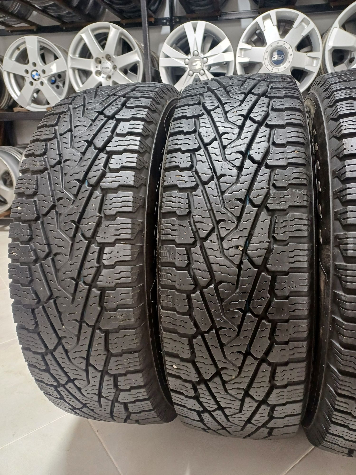 275 70 18 Nokian Hakkapeliitta LT зимові 80%