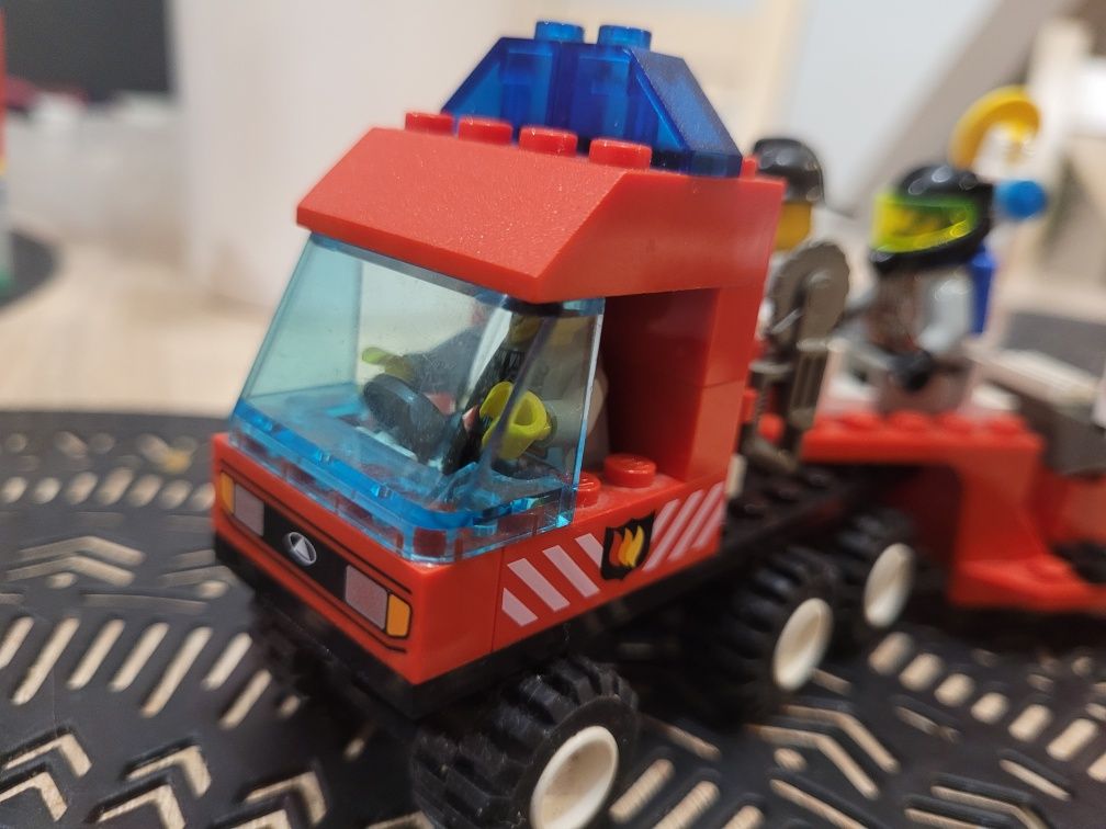 LEGO® 6477 Town - Wóz strażacki z podnośnikiem