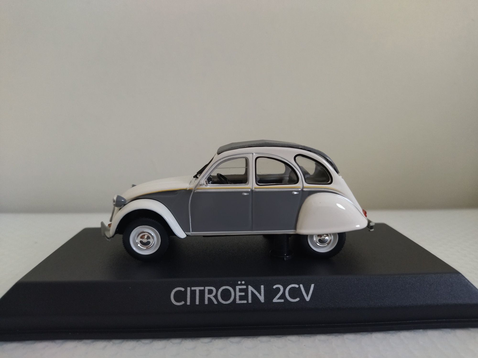 Miniatura Citroen 2 CV Nova 1/43