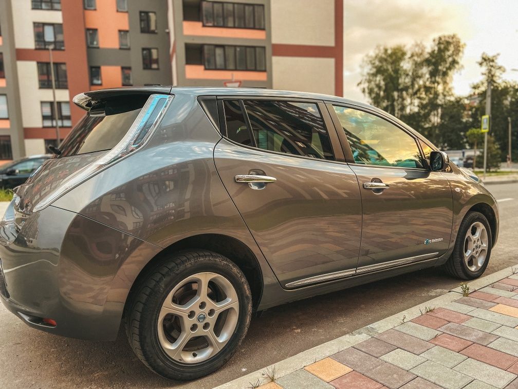 ПРОДАМ АВТО Nissan leaf