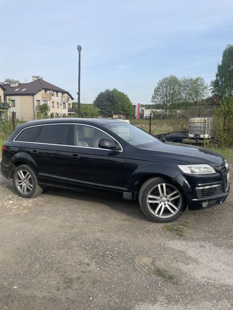 Sprzedam na części Audi Q7 99 213 km