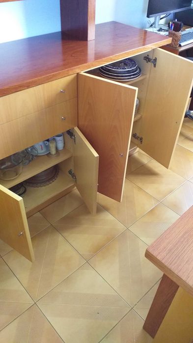 Vendo mesa de jantar e aparador