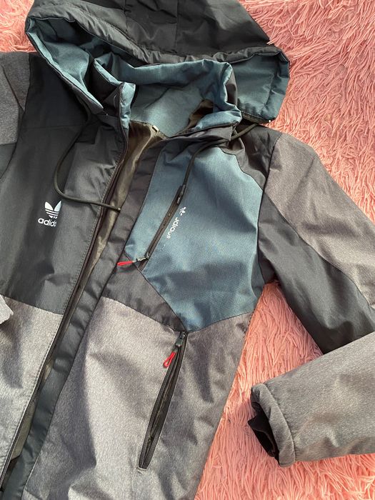 Легкая курточка подростковая