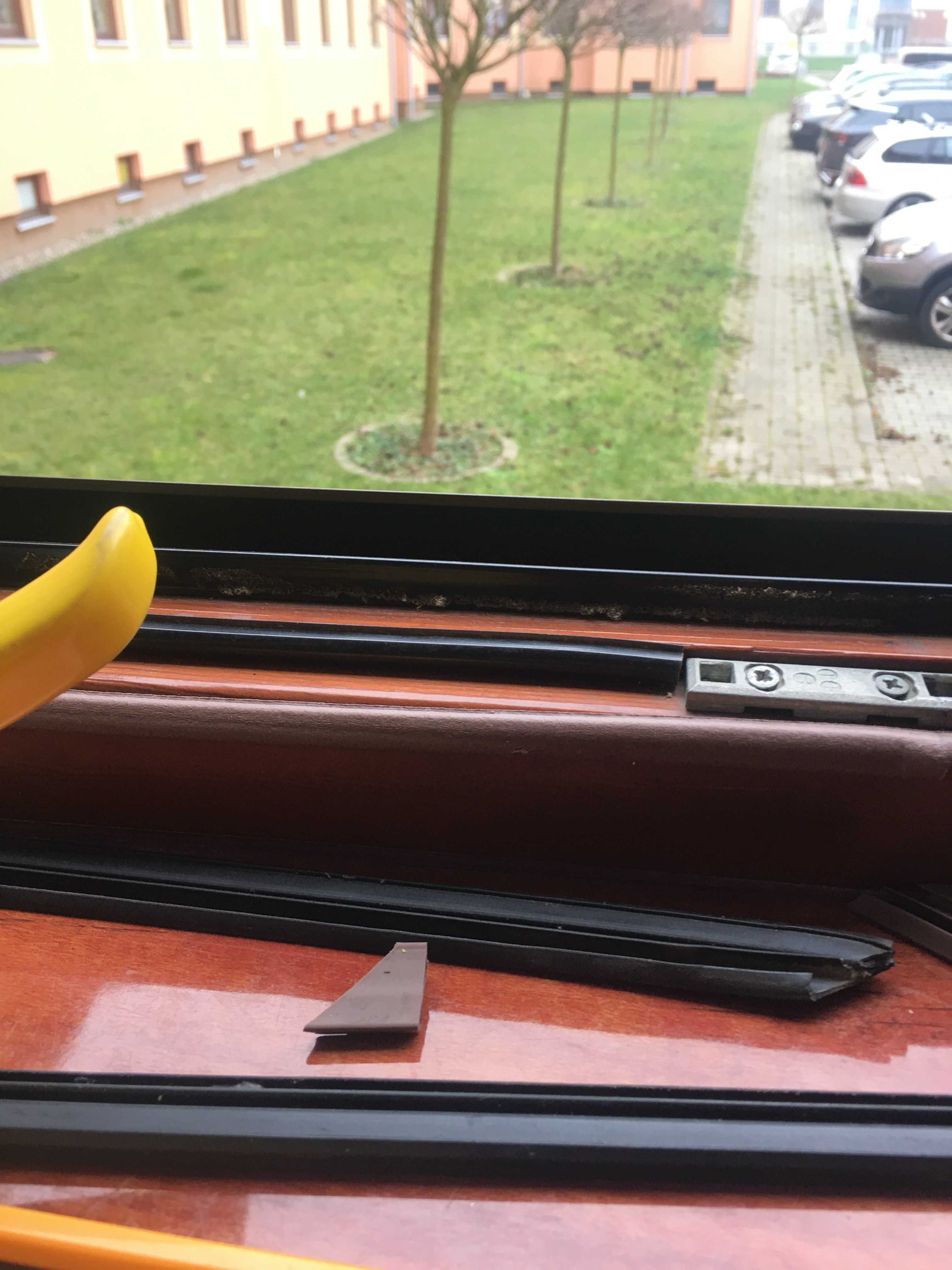Naprawa okien, drzwi, rolet Leszno. Wymiana uszczelek.