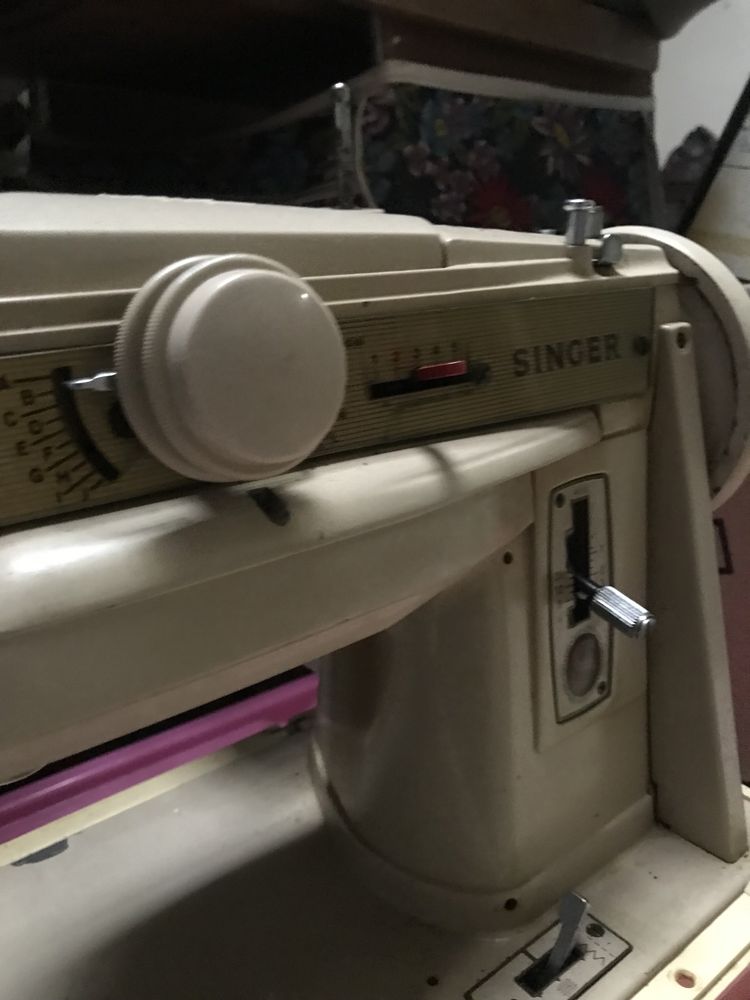 Máquina de costura Singer 411 G