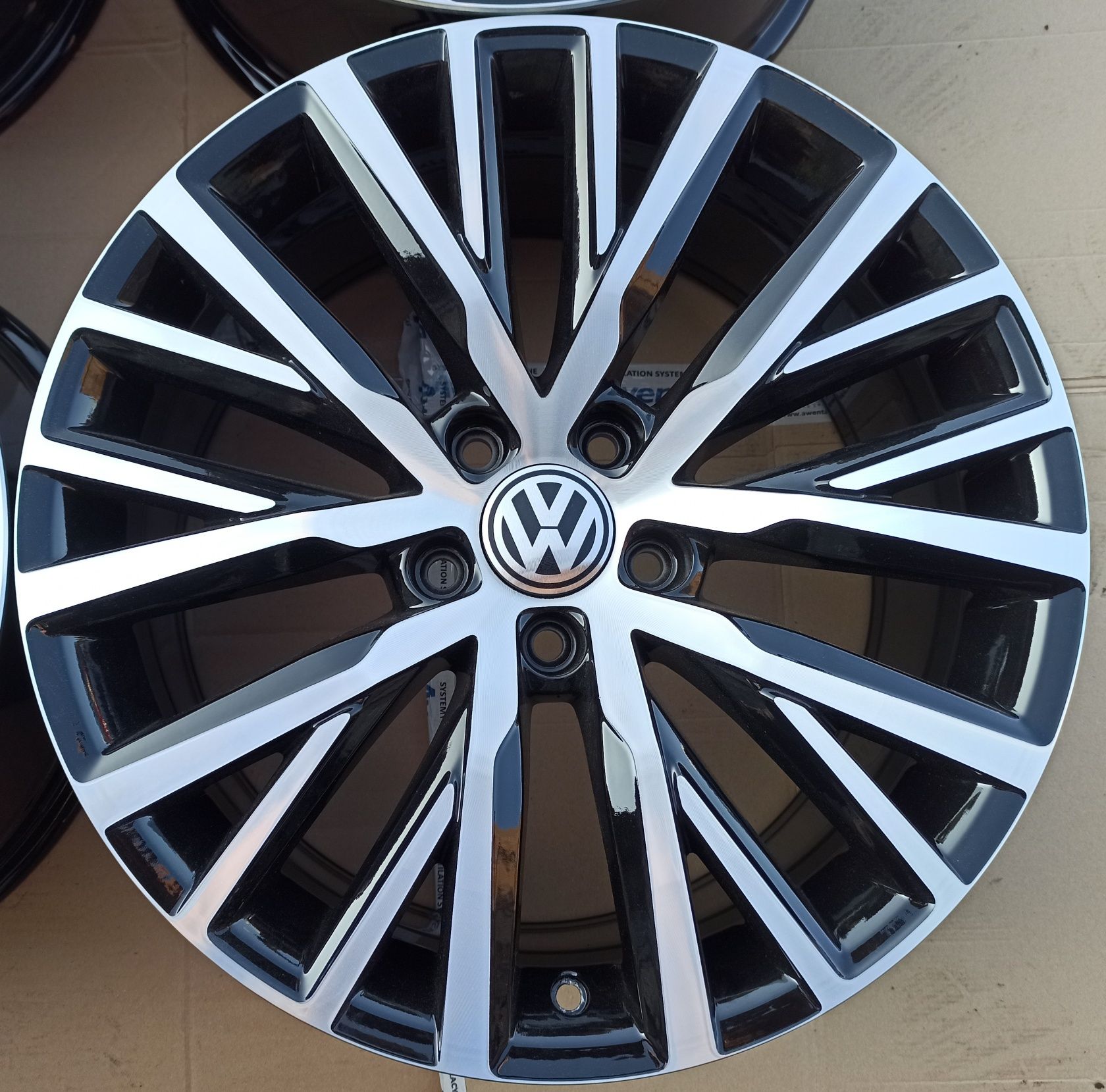 Felgi Oryginał VW Sharan Eos Scirocco Passat B6 B7 CC 8Jx18 ET41 3C8