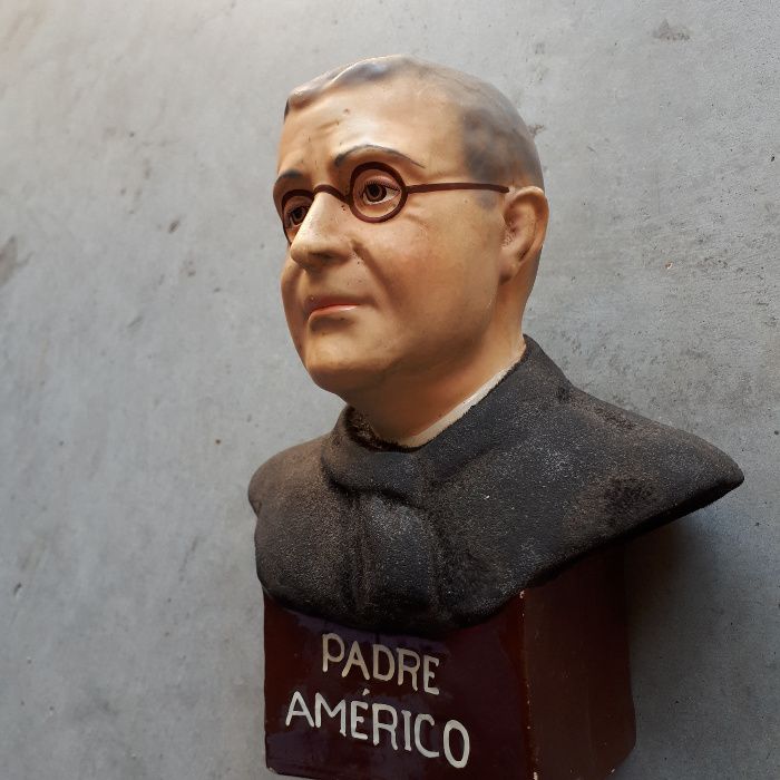 Busto Padre Américo ( grande fundador da Casa do Gaiato) , antiguidade