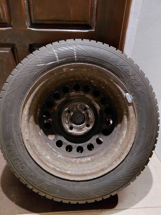 Okazja! Opony zimowe Yokohama 175/65R14 na felgach stalowych