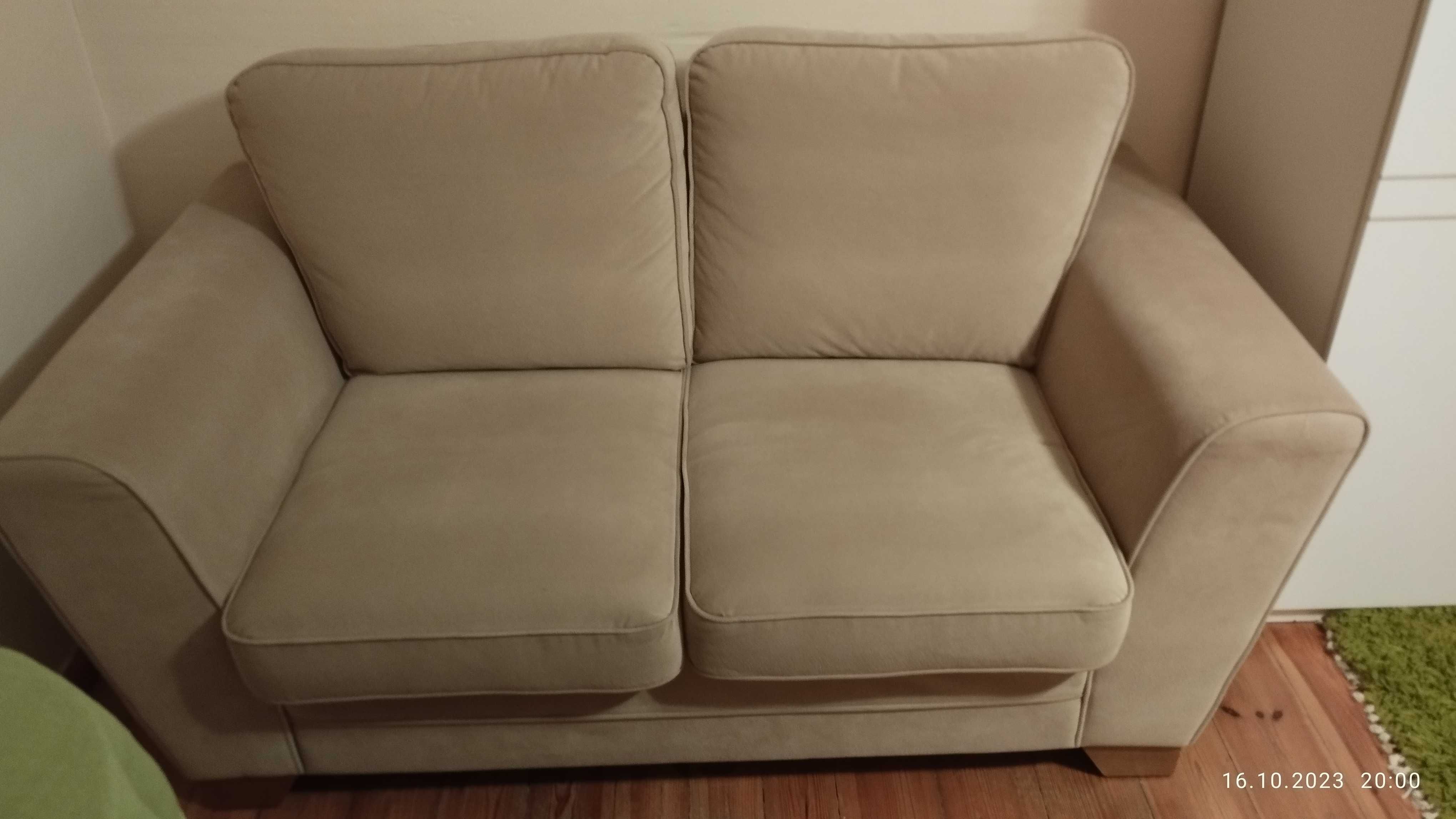 Sofa , kanapa dwuosobowa - nie rozkładana.Tylko do siedzenia.