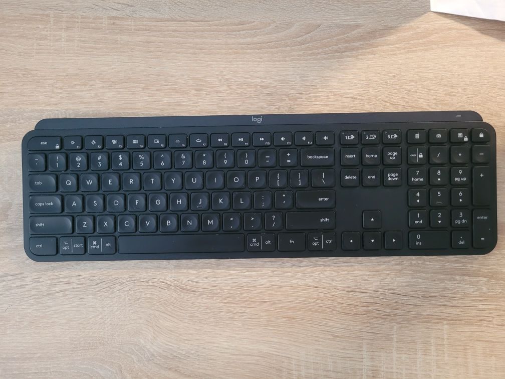 Logitech MX keys US layout, long shift