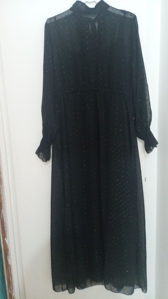 Vestido manga comprida preto brilhante, portes incluídos