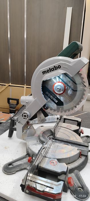 Торцовочная пила метабо
