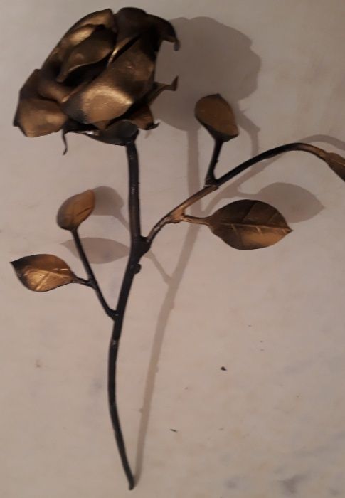 Продам розу из металла.