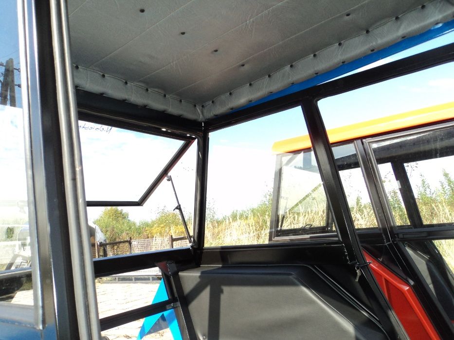 Kabina ciagnikowa c360  c330 mf255 mf235 dostepna od reki