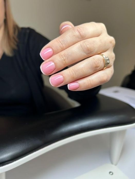 Manicure klasyczny i hybrydowy  zadbane dłonie w przyjemnej atmosferze