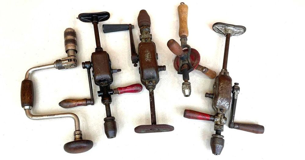 Ferrramentas antigas, tornas, berbequins manuais