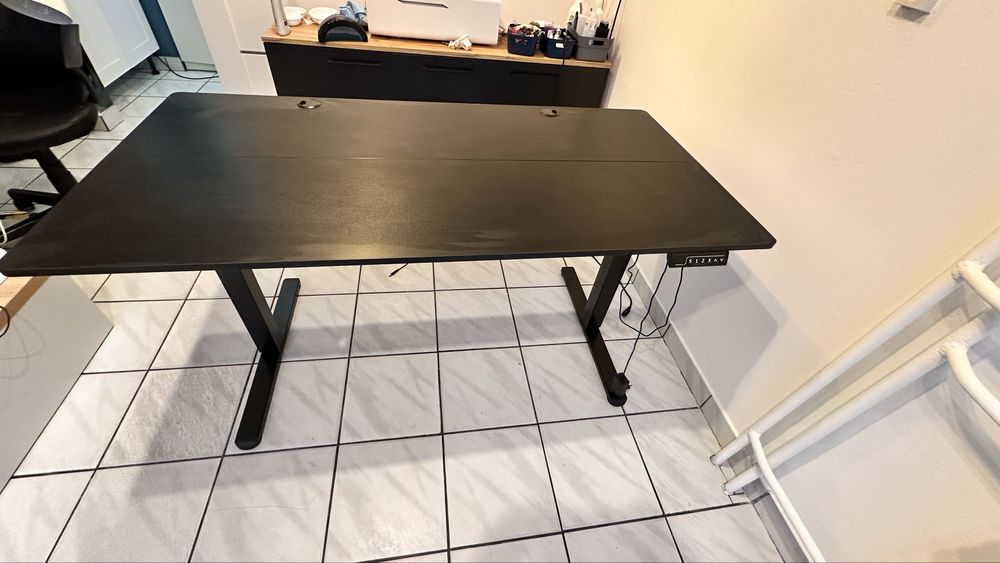 Biurko z regulowaną wysokością