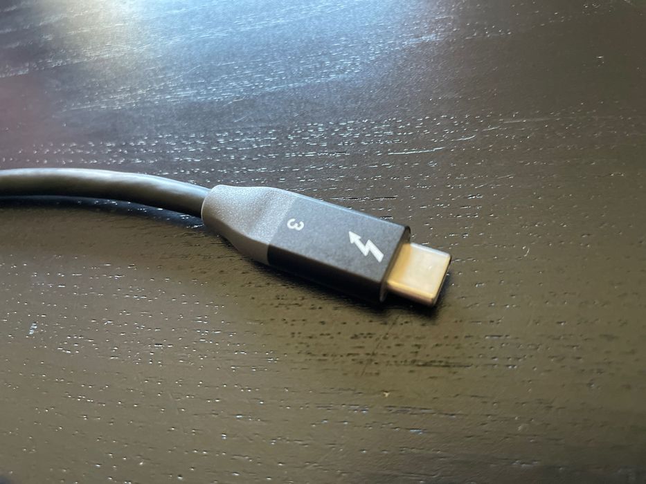 Cabo Thunderbolt 3 Como Novo - Comprimento 90 cm - USB C