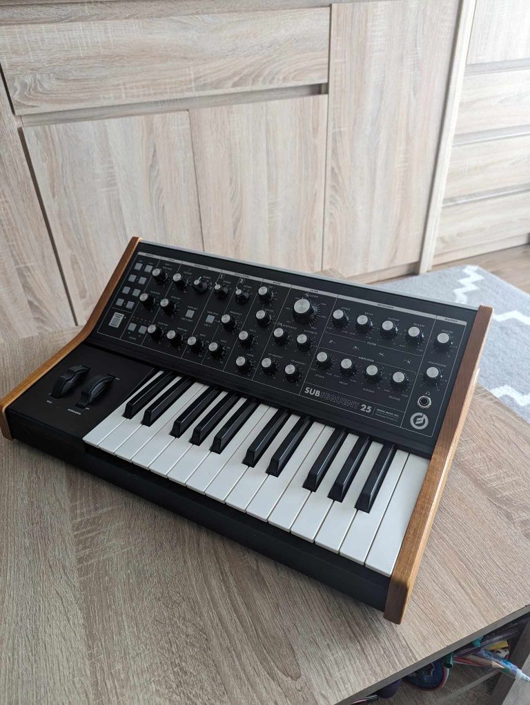 Moog Subsequent 25