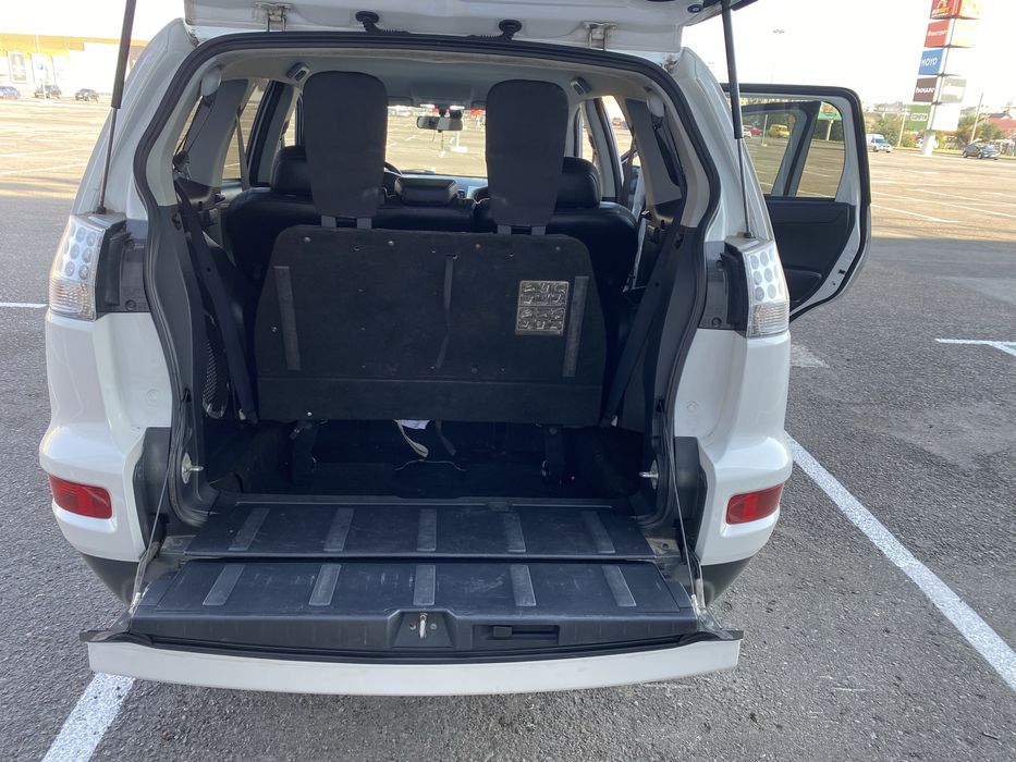 OUTIANDER XL 2010 2.2 автомат