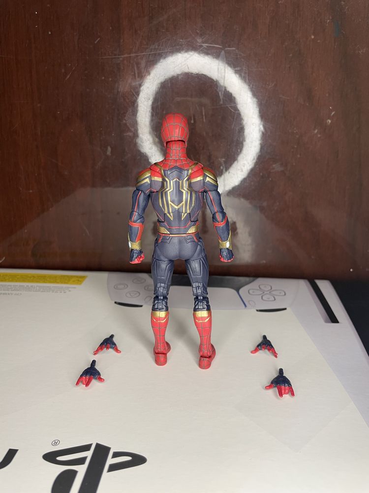 Фігурка людини павука marvel legends Tom Holland