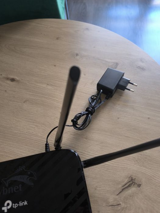 router TP-LINK model: EC230-G1
Działa zarówno na pasmach 2.4 GHz, jak