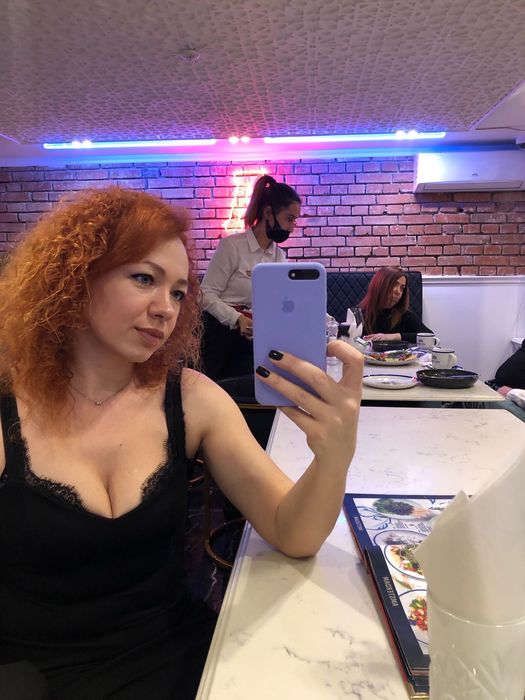 Трендовое,силуэтное платье с кружевом. Красиво держит грудь) Утягивает