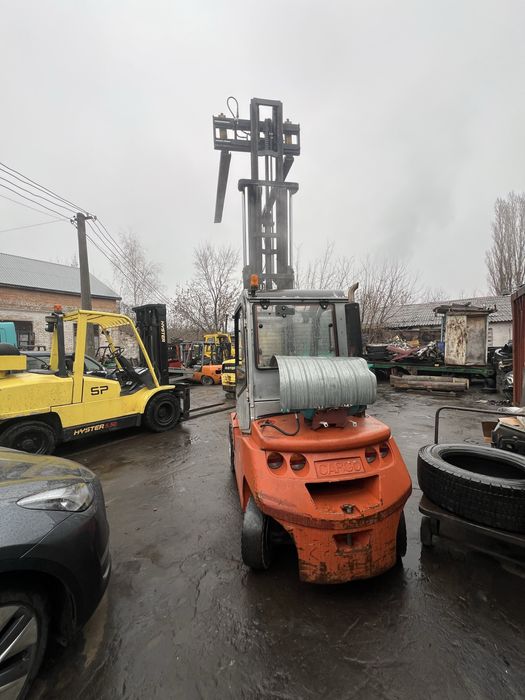 Навантажувач Тойота.  35