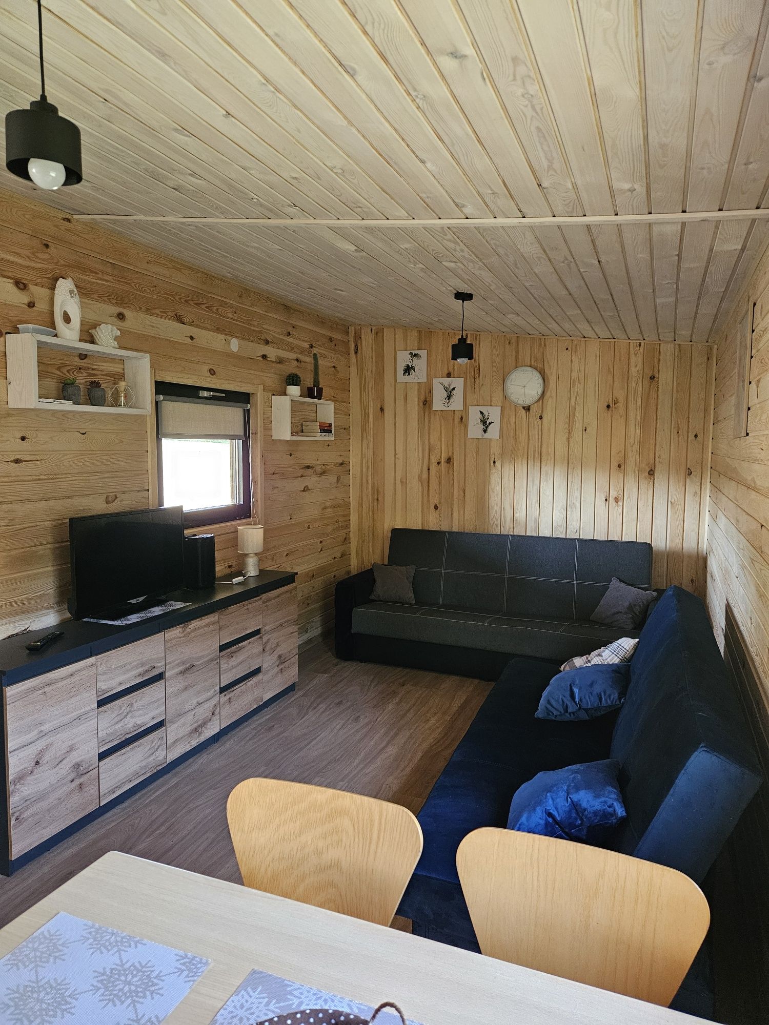 Drewniany domek nad jeziorem Niewilno